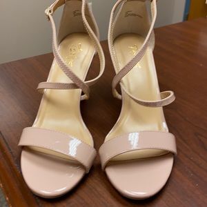New without tag beige shoes